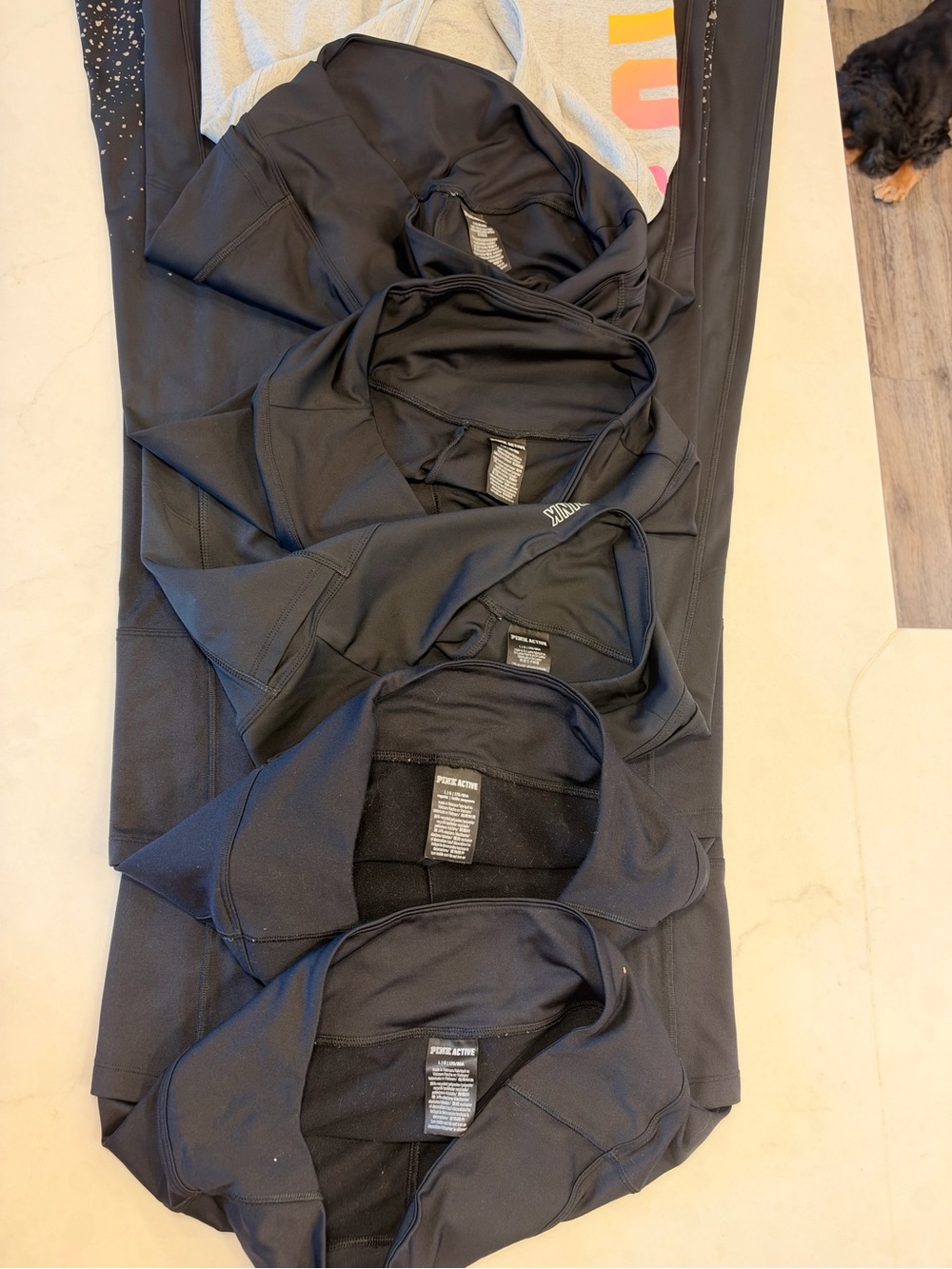 PINK Victoria's Secret đ©· Womenâs Leggings gently used Sz L smoke free home - Picture 8 of 8